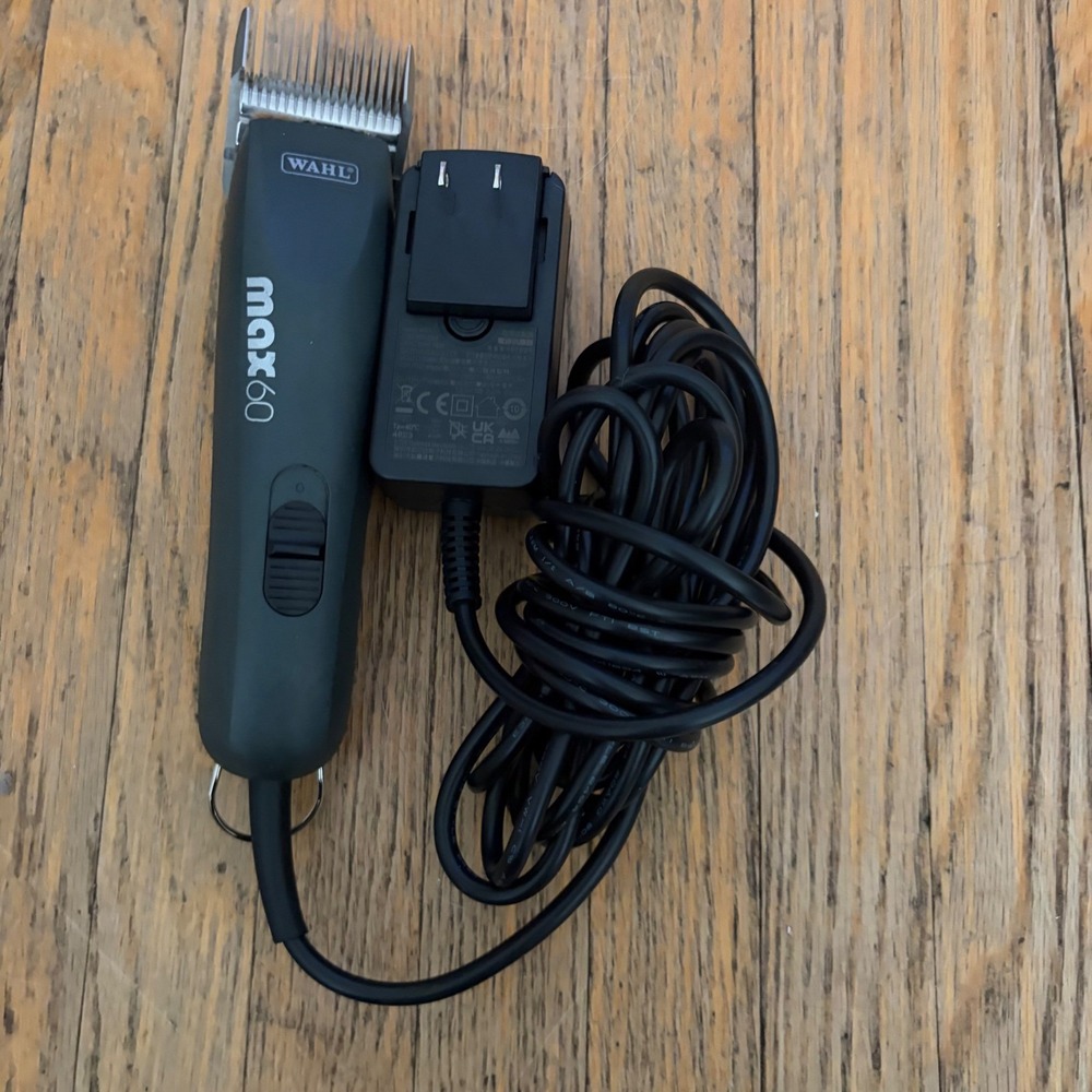 Wahl Max 60 Model 8250L Professional Hair Clippers with Andis 5/8 HT 16mm Blade - Picture 7 of 7